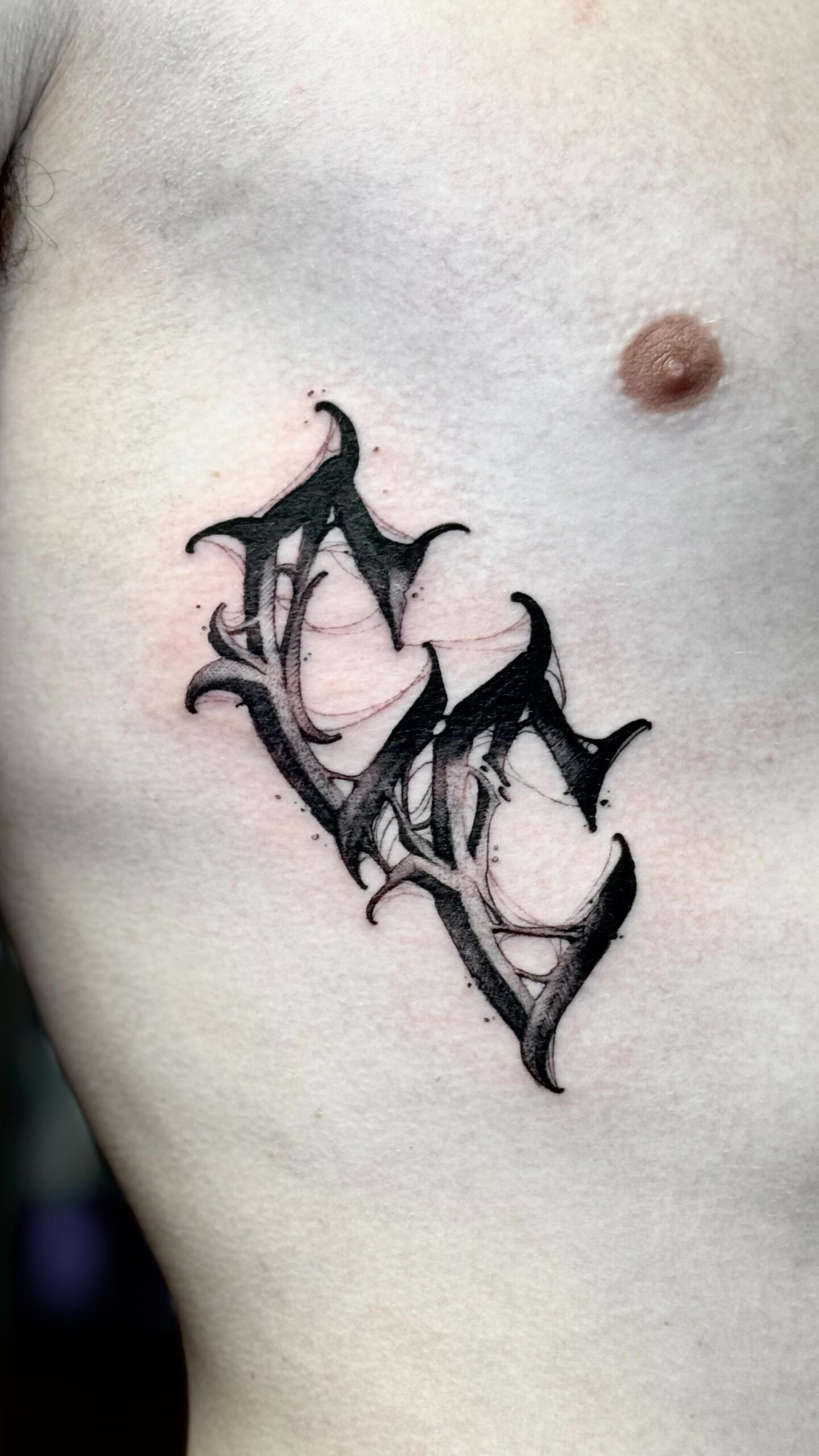 Tatuaje lettering elegante y limpio, estilo personalizado en Golden Tears Tattoo Barcelona